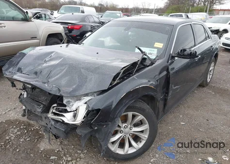 2015 Chrysler 300 Limited z USA, uszkodzony, nr VIN 2C3CCAAG4FH864211